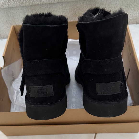 UGG Zariyah Water Repellent Ankle Bootie (Women) Size 7.5 - BLACK   NEW - Picture 4 of 14